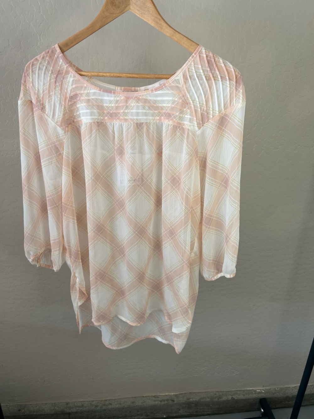 LC Lauren Conrad NWT Sheer Plaid Blouse Size Large Pink White Flowy Top